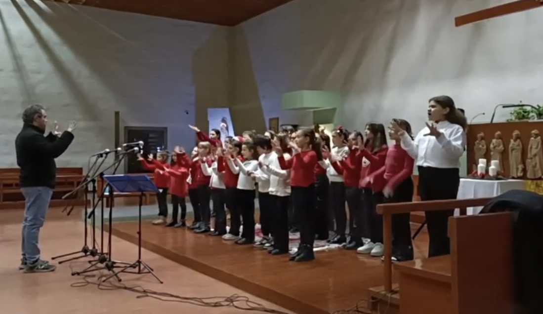 Progetto Laboratori nelle scuole di Imola. Foto concerto di Natale Coro Istituto Comprensivo 7 Imola