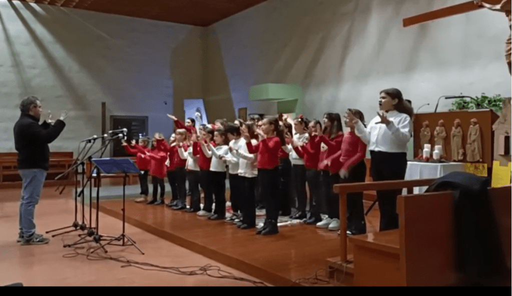 Progetto Laboratori nelle scuole di Imola. Foto concerto di Natale Coro Istituto Comprensivo 7 Imola